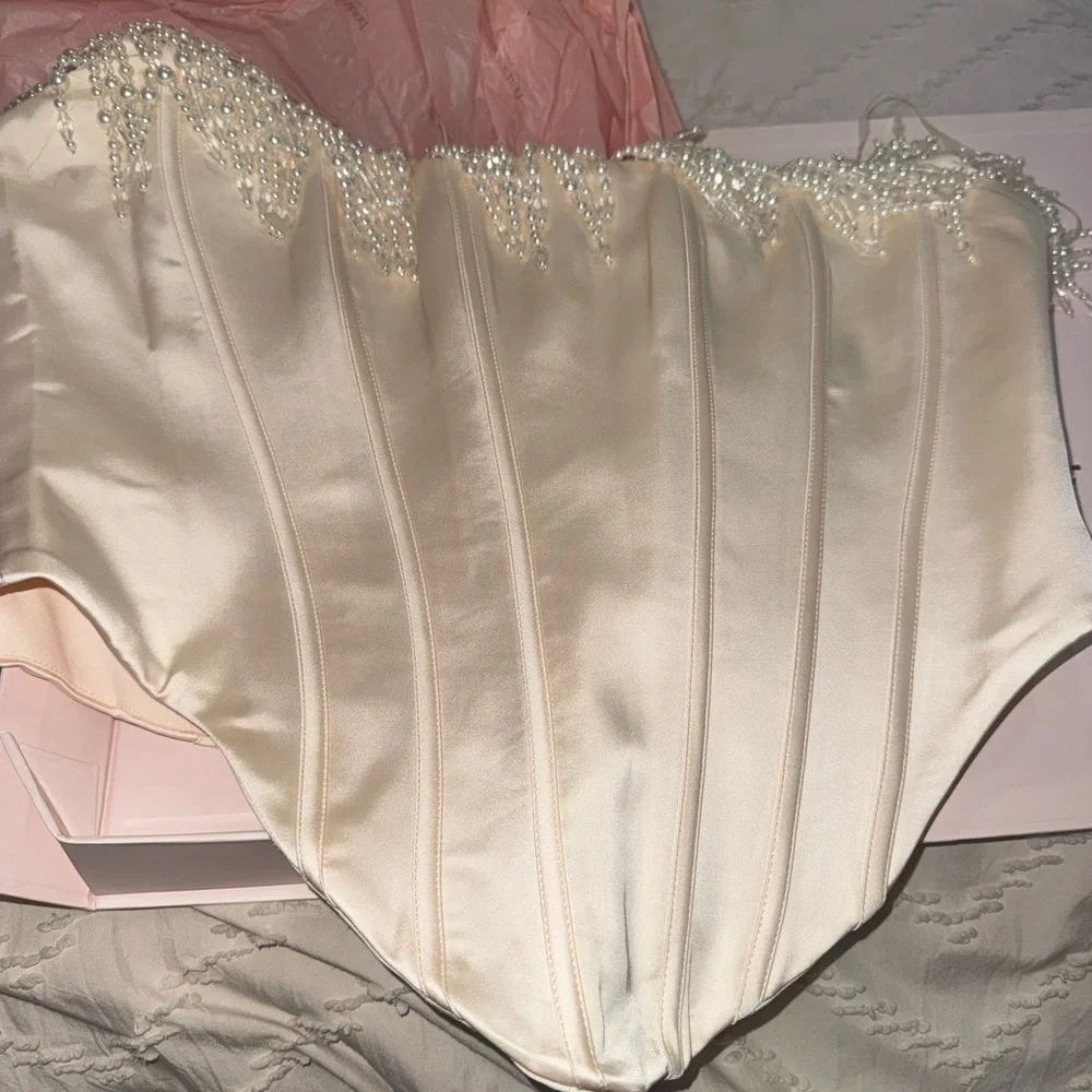 House of CB “Aubrie” corset top ( 2 piece)
Will ship with box - Picture 11 of 11